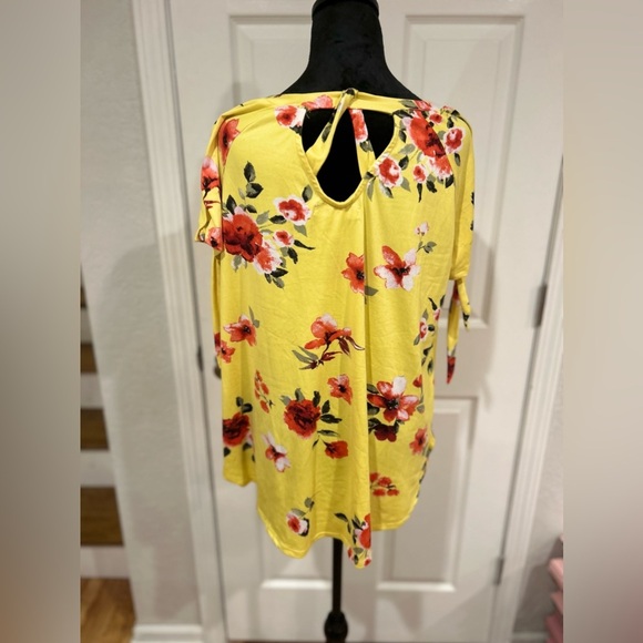 New York Laundry Yellow Floral Swoop Neck Cross Open Back Size Large - Picture 4 of 4